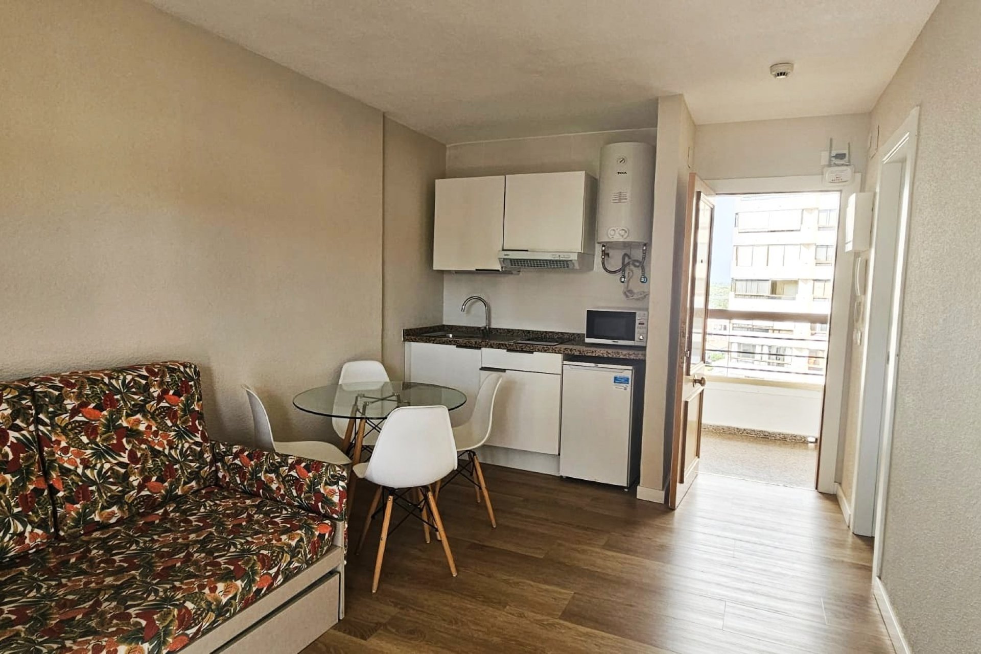 Cocina y comedor - Apartamento con vistas al mar y licencia turística en Benidorm - Levante (Costa Blanca - Alicante)