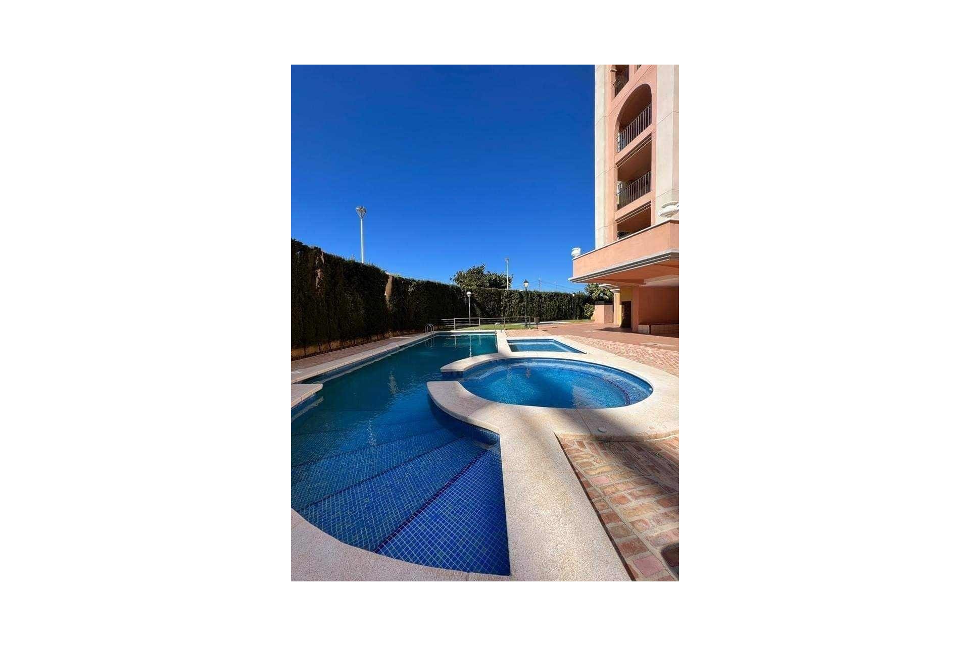 Community pool - Apartment with sea views in Torrevieja, Playa de los Locos (Costa Blanca - Alicante)