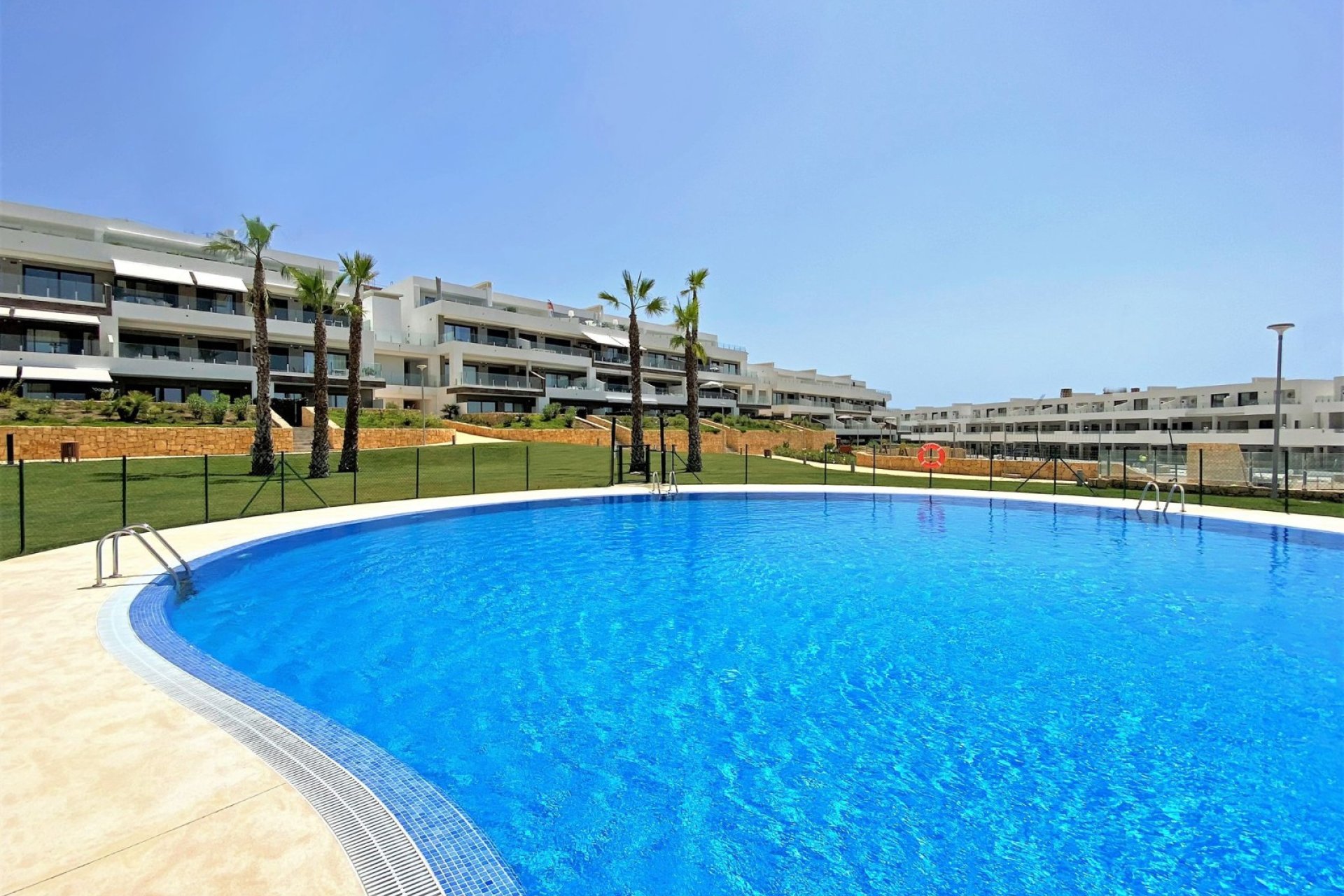 Community Swimming Pool - Apartment with sea views and tourist license in Benidorm - Levante (Costa Blanca - Alicante)