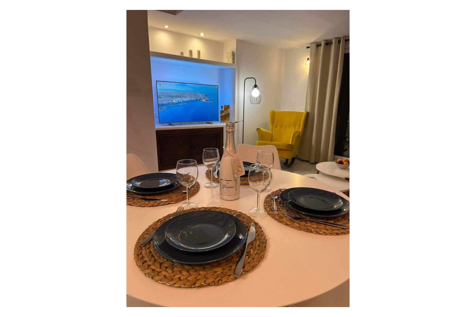 Dining room - Apartment with sea views in Torrevieja, Playa de los Locos (Costa Blanca - Alicante)