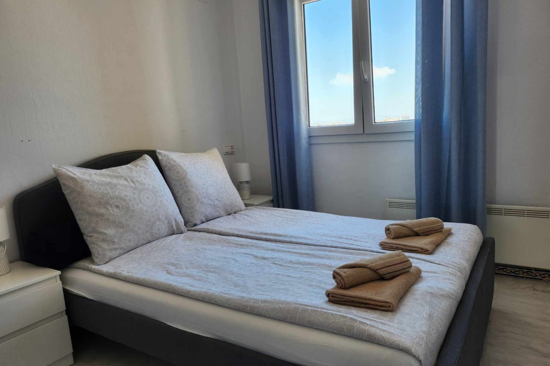 Dormitorio - Apartamento con vistas al mar en Torrevieja, Playa de los Locos (Costa blanca - Alicante)