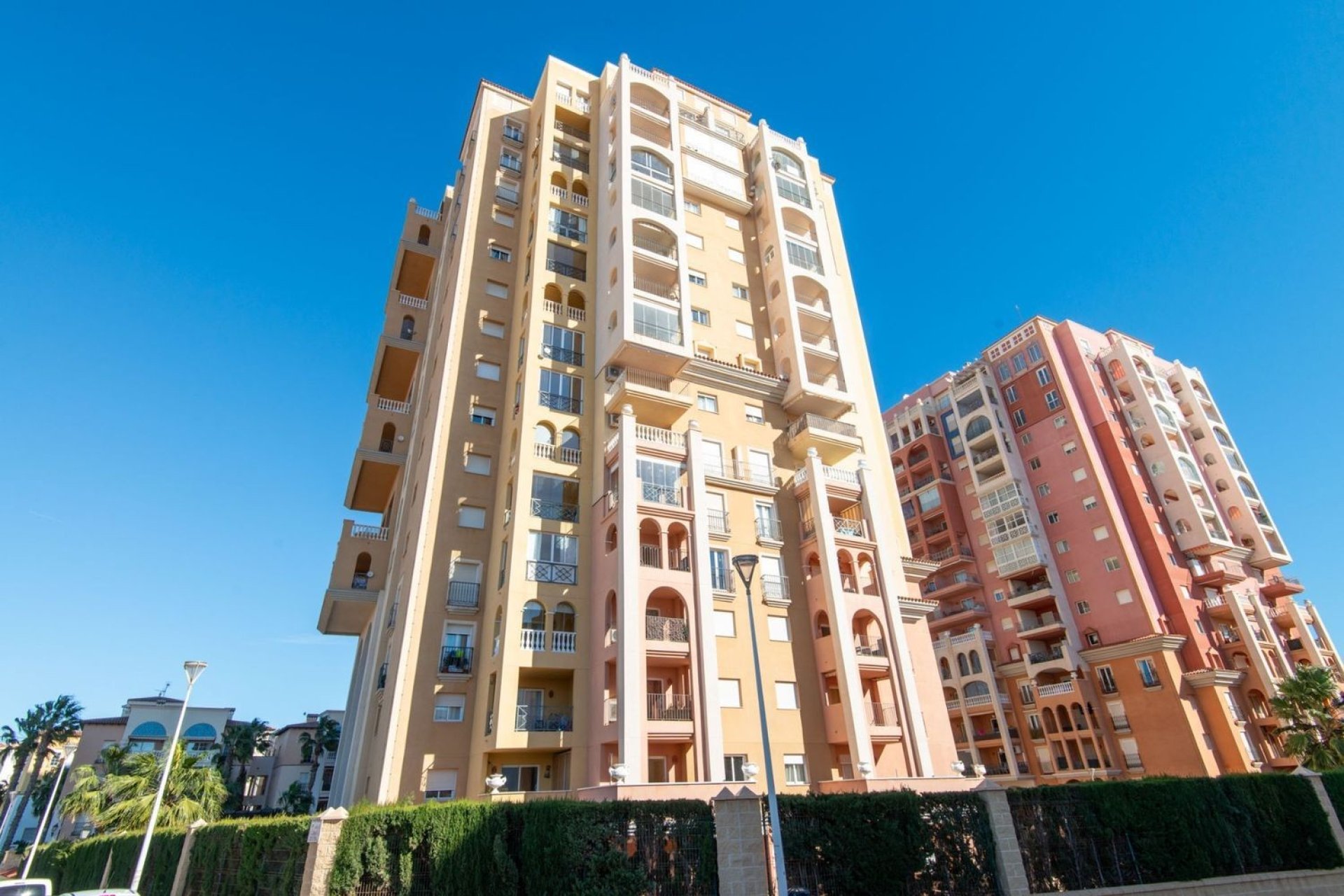 Fasada - Apartament z widokiem na morze w Torrevieja, Playa de los Locos (Costa Blanca - Alicante)