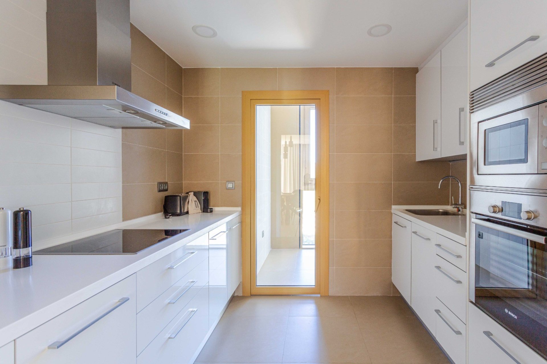 Kitchen - Luxury apartment for sale in the iconic Intempo building, Benidorm (Costa Blanca - Alicante)