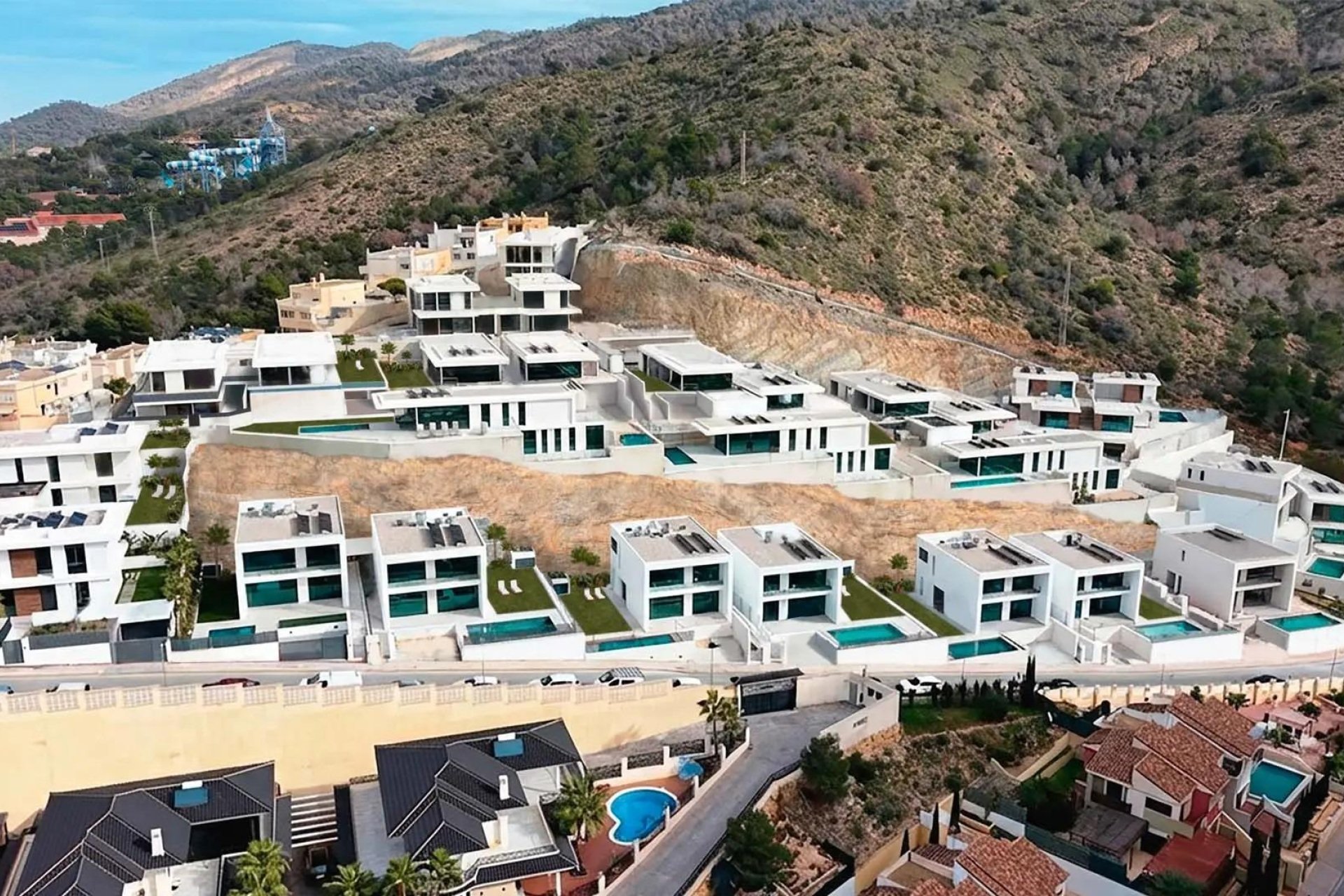 Новое здание - Villa - Benidorm