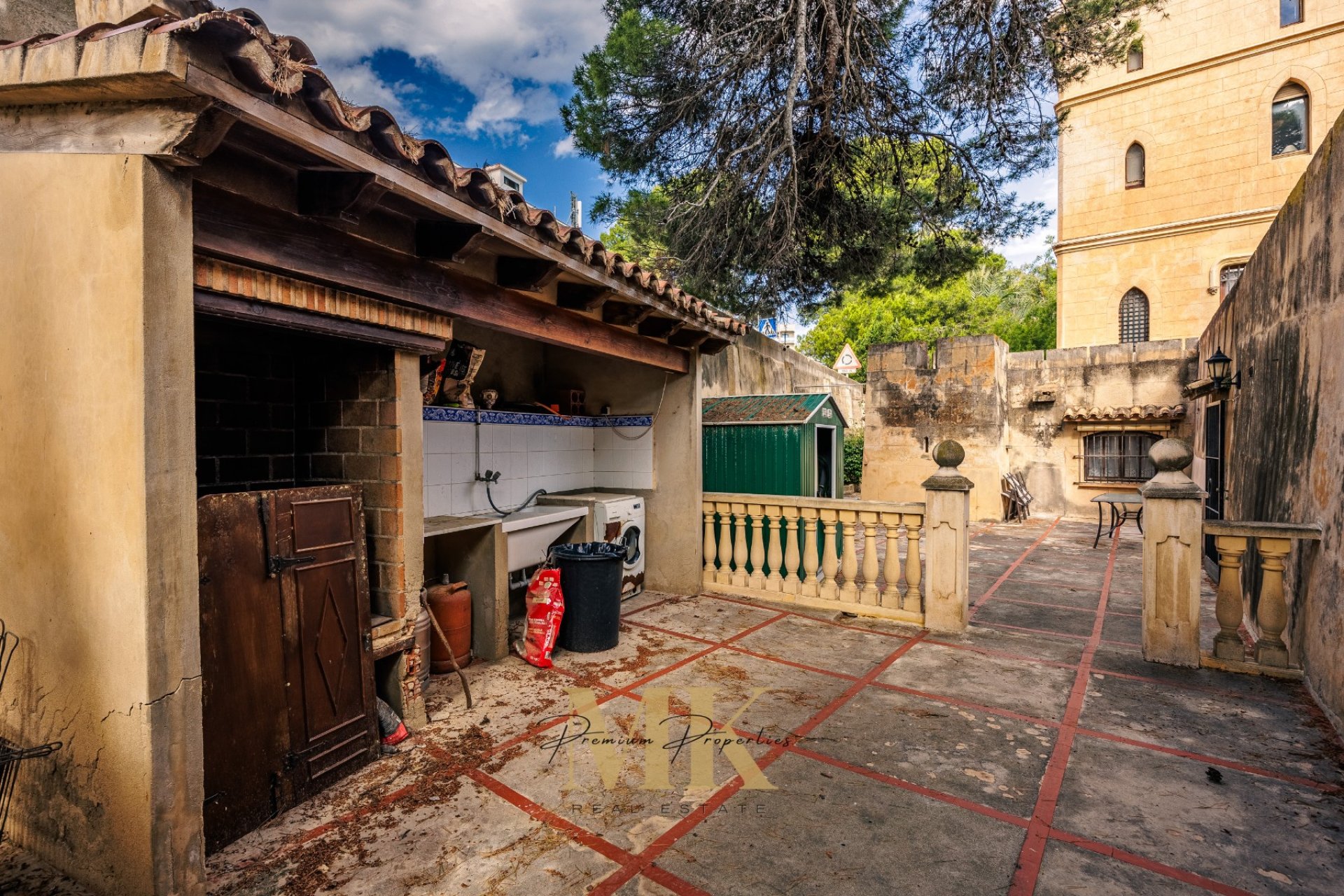 Перепродажа - Замок - Denia