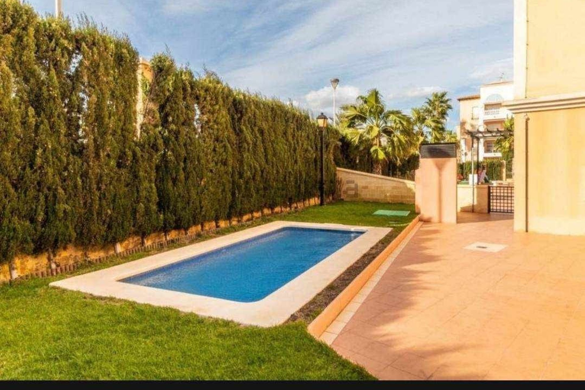 Piscina comunitaria - Apartamento con vistas al mar en Torrevieja, Playa de los Locos (Costa blanca - Alicante)