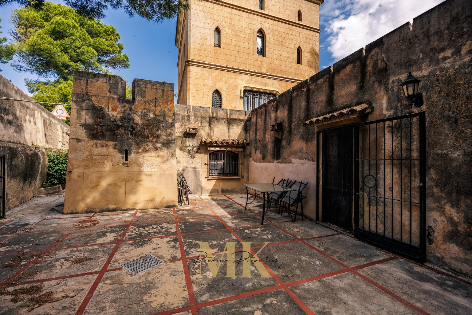 Resale - Castle - Denia