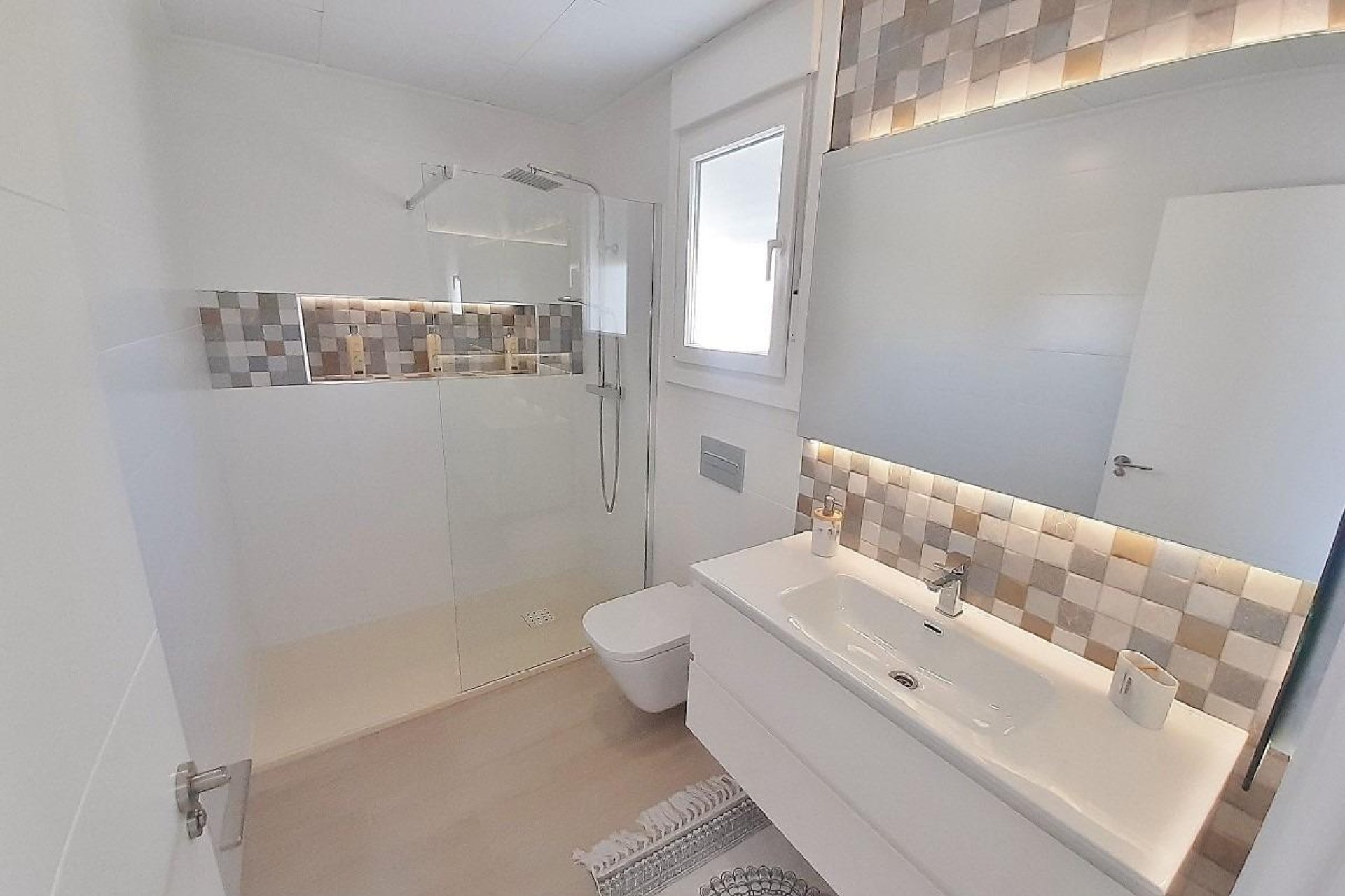 Rynek Pierwotny - Kamienica - Avileses