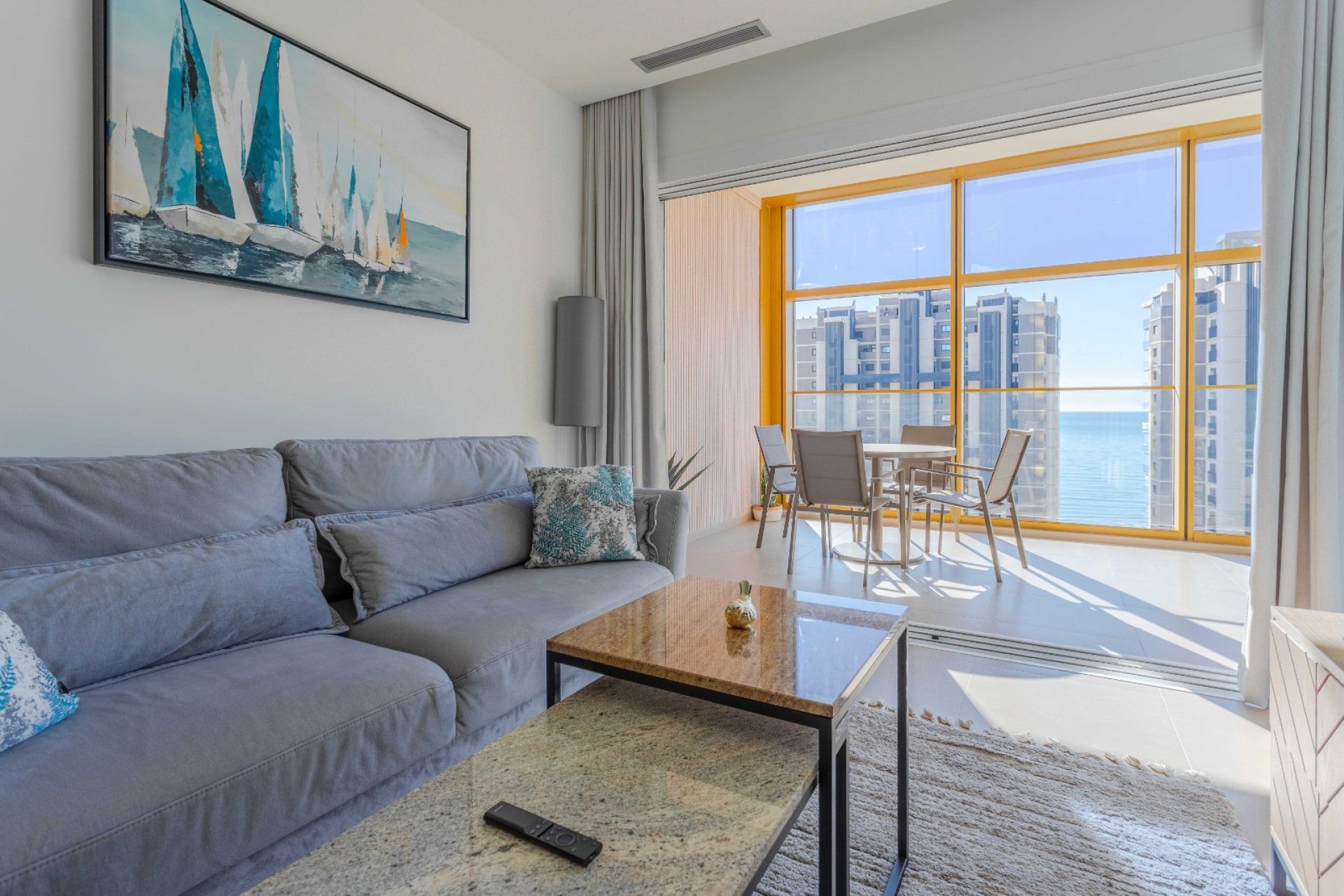 Sofá - Apartamento de lujo en venta en edificio nuevo Sakura, Benidorm - Playa de Poniente (Costa Blanca, Alicante)