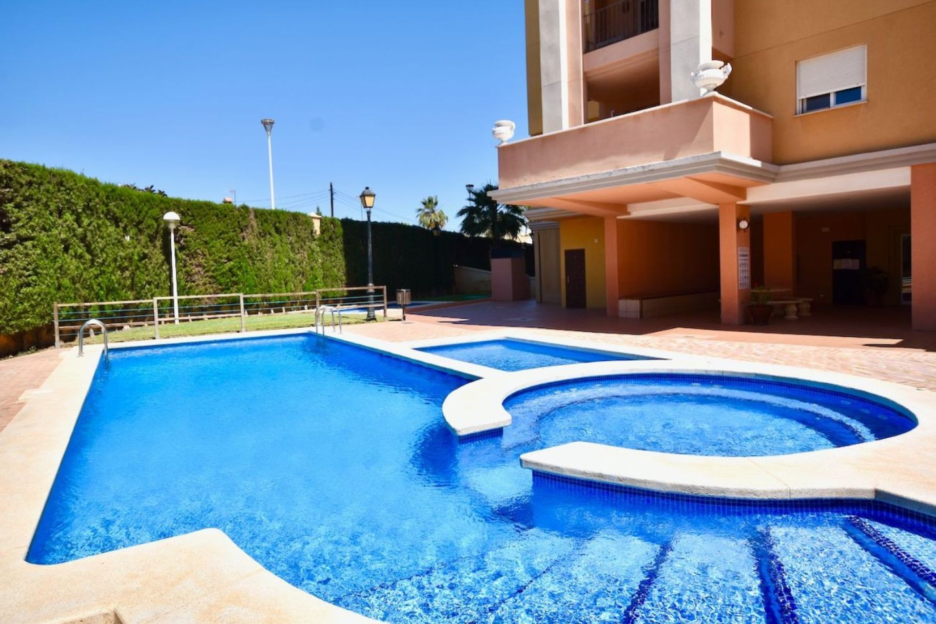 Swimming pool - Apartment with sea views in Torrevieja, Playa de los Locos (Costa Blanca - Alicante)