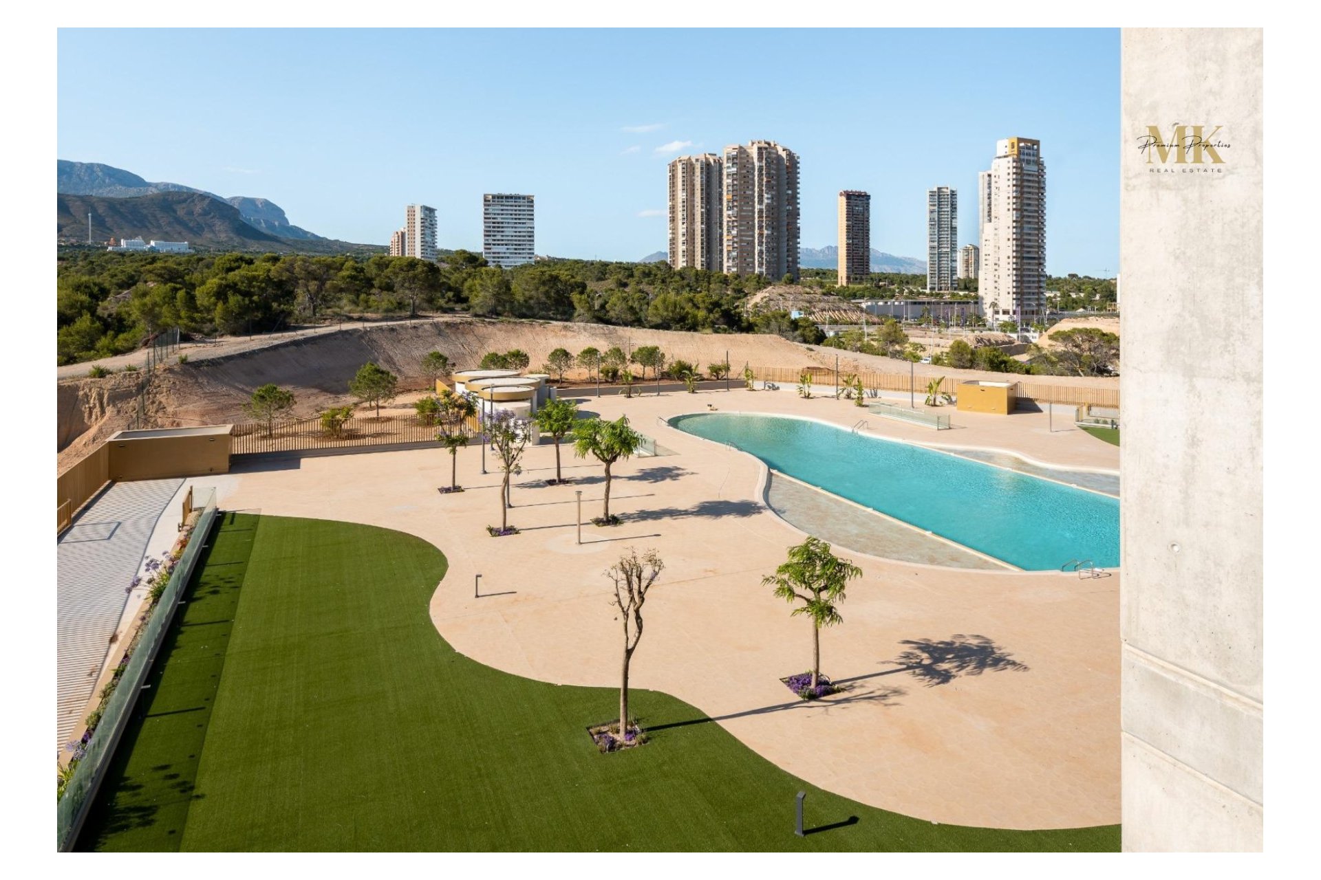 Swimming pool - Luxury apartment for sale in the unique Intempo building, Poniente (Costa Blanca - Alicante - Benidorm)