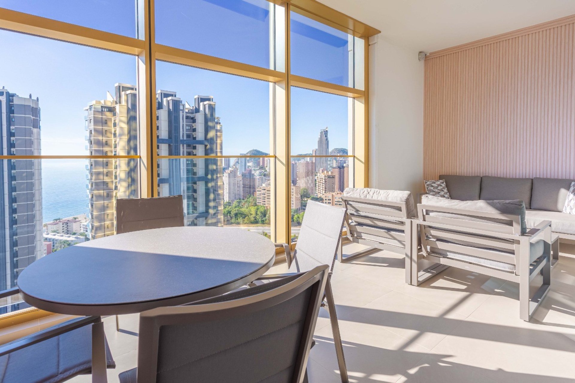 Taras - Luksusowy apartament na sprzedaż w kultowym budynku Intempo, Benidorm (Costa Blanca - Alicante)