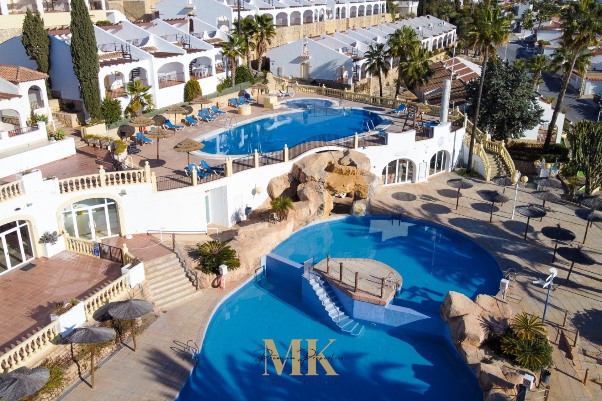 Urbanizacja - Apartament typu bungalow z solarium i zapierającymi dech widokami na Calpe i Peñón de Ifach - Calpe (Costa Blanca - Alicante)