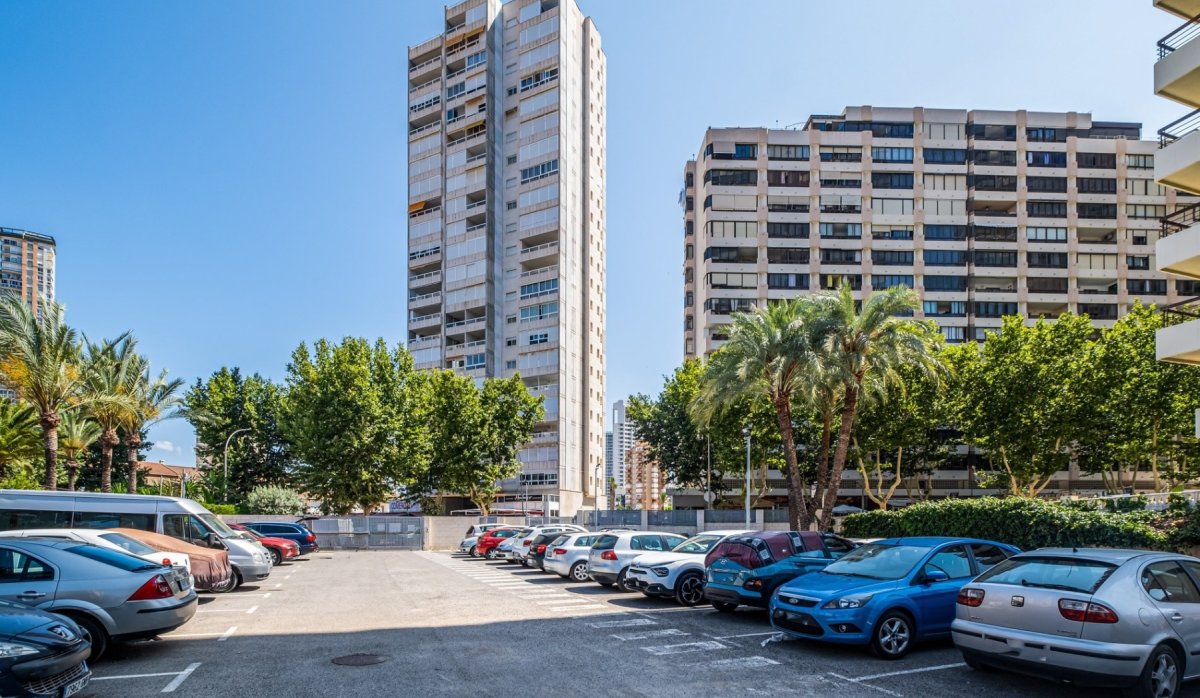 Community parking - Apartment with sea views and tourist license in Benidorm - Levante (Costa Blanca - Alicante)