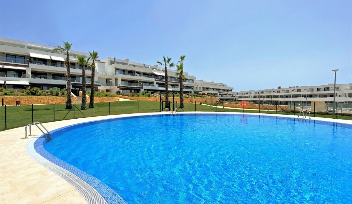 Community Swimming Pool - Apartment with sea views and tourist license in Benidorm - Levante (Costa Blanca - Alicante)