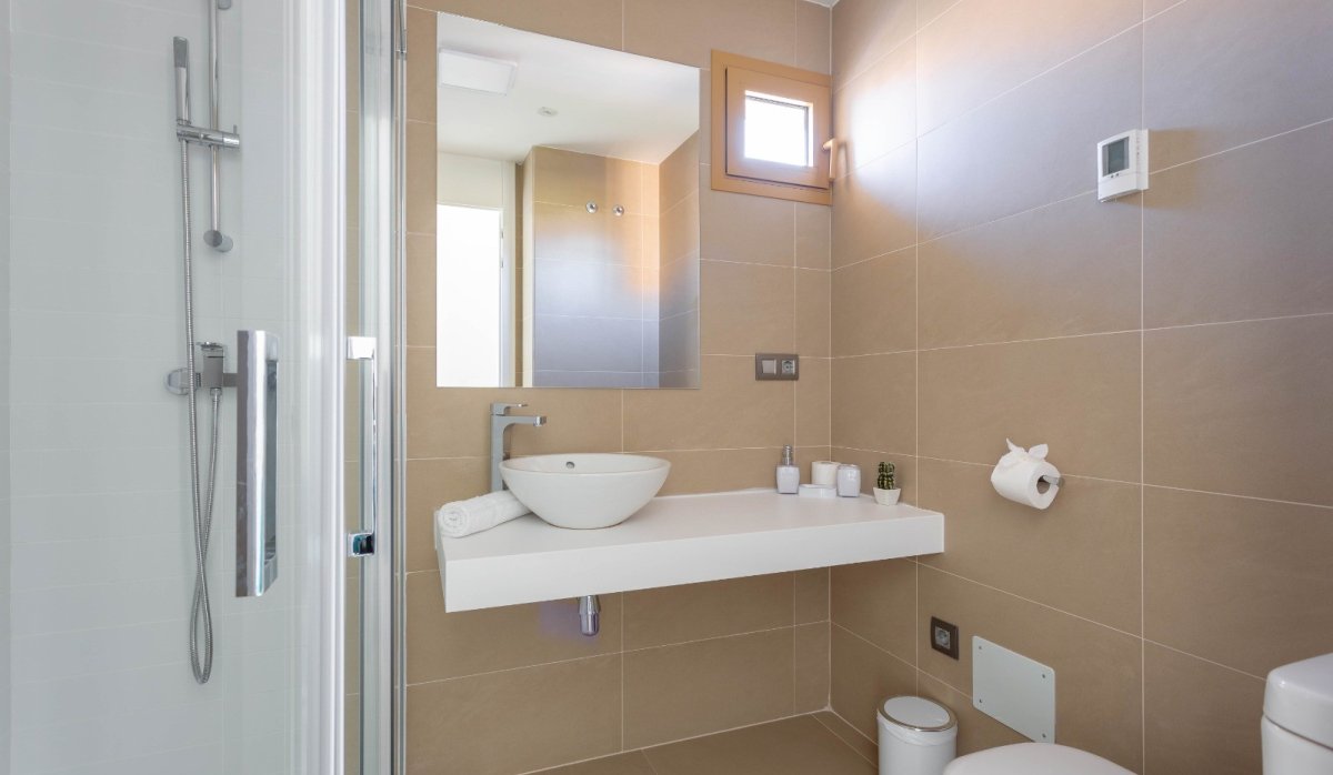 Bathroom - Luxury apartment for sale in the iconic Intempo building, Benidorm (Costa Blanca - Alicante)