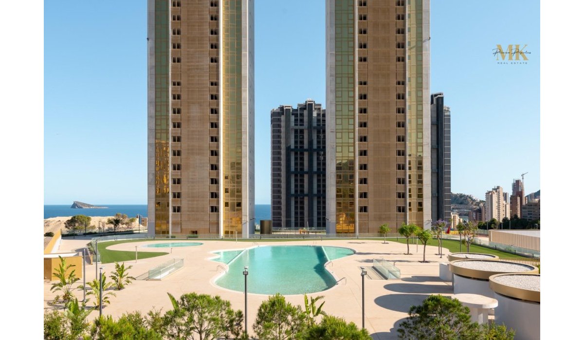 Swimming pool - Luxury apartment for sale in the iconic Intempo building, Benidorm (Costa Blanca - Alicante)