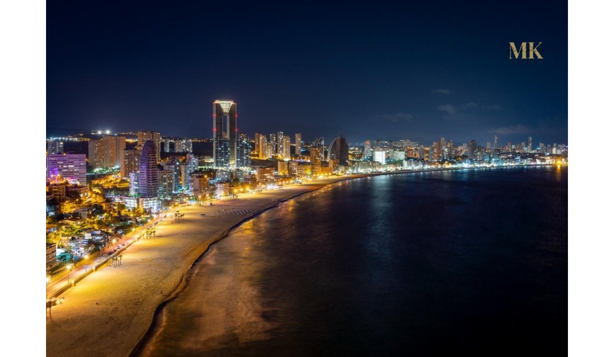 Sea views at night - Luxury apartment for sale in the iconic Intempo building, Benidorm (Costa Blanca - Alicante)