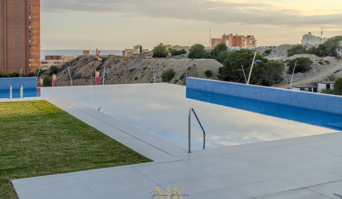 Swimming pool - Luxury apartment for sale in new building Sakura, Benidorm - Poniente Beach (Costa Blanca, Alicante)