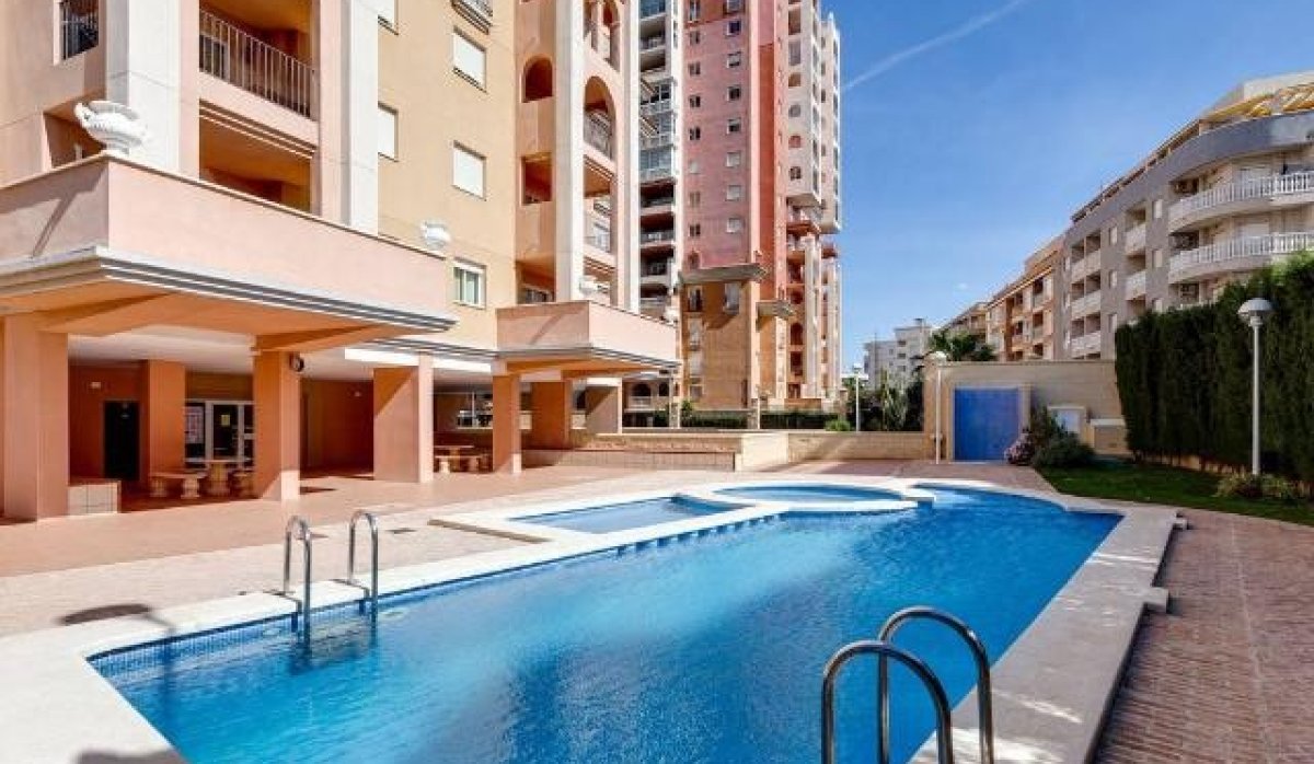 Swimming pool -  Apartment with sea views in Torrevieja, Playa de los Locos (Costa Blanca - Alicante)