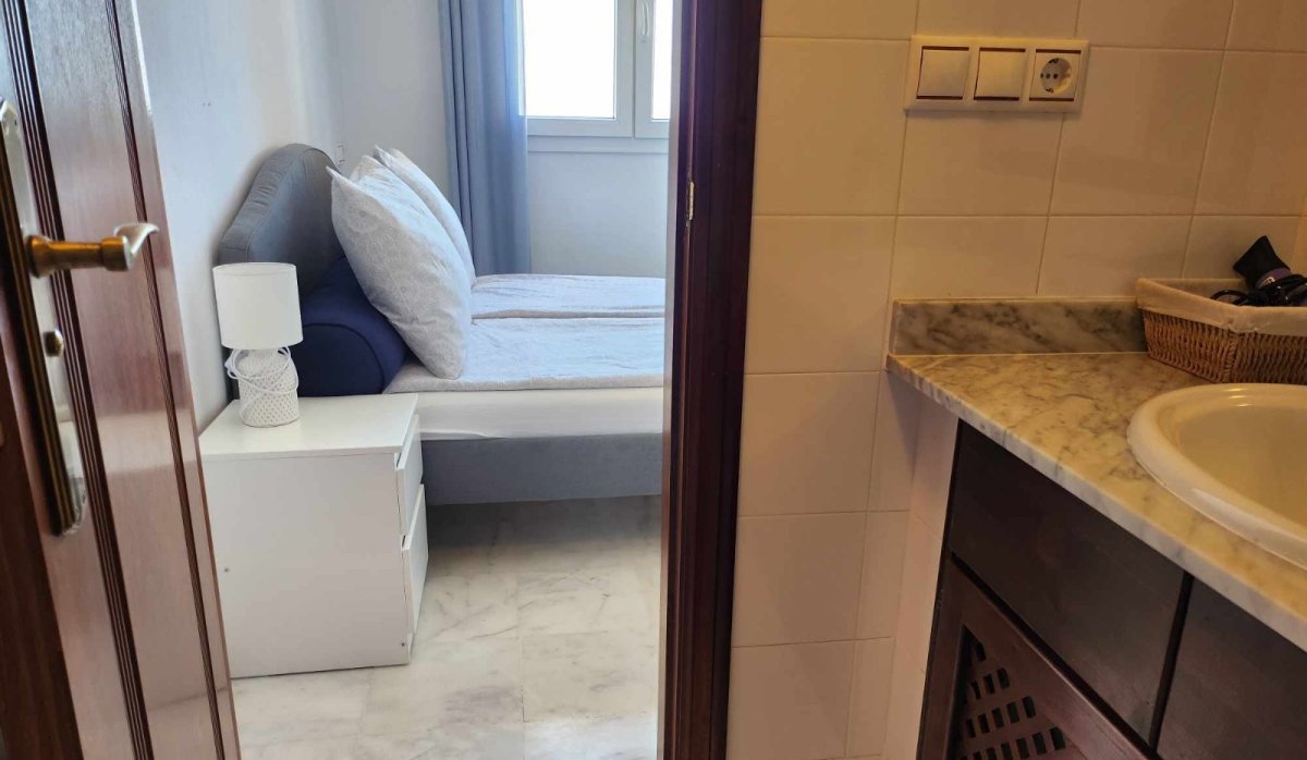 Bathroom - Apartment with sea views in Torrevieja, Playa de los Locos (Costa Blanca - Alicante)