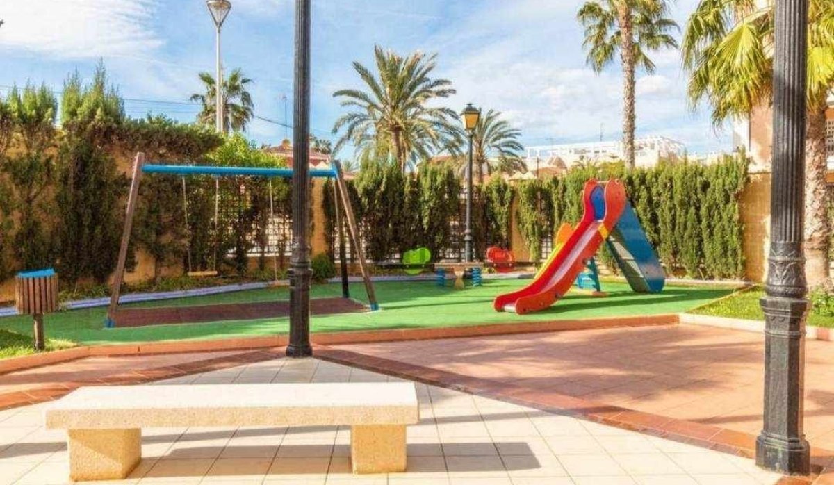 Playground for children - Apartment with sea views in Torrevieja, Playa de los Locos (Costa Blanca - Alicante)