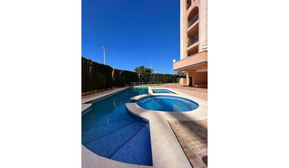 Community pool - Apartment with sea views in Torrevieja, Playa de los Locos (Costa Blanca - Alicante)