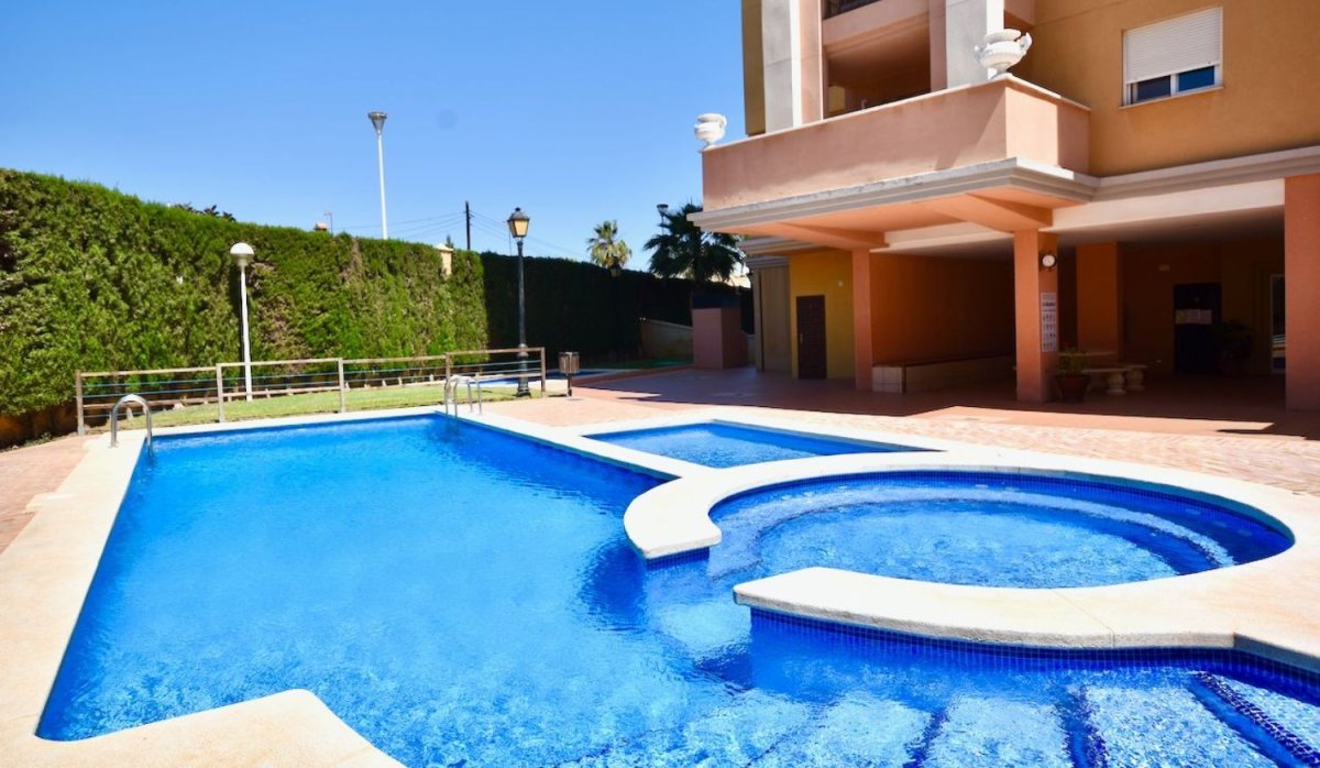 Swimming pool - Apartment with sea views in Torrevieja, Playa de los Locos (Costa Blanca - Alicante)