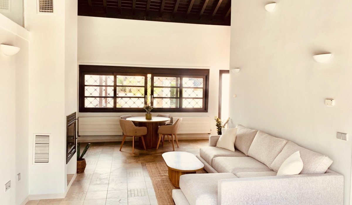 Новое здание - Таунхаус - Sucina