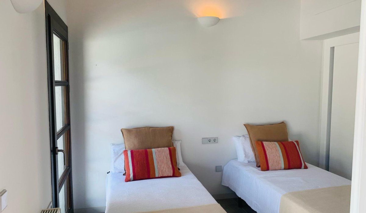 Новое здание - Таунхаус - Sucina