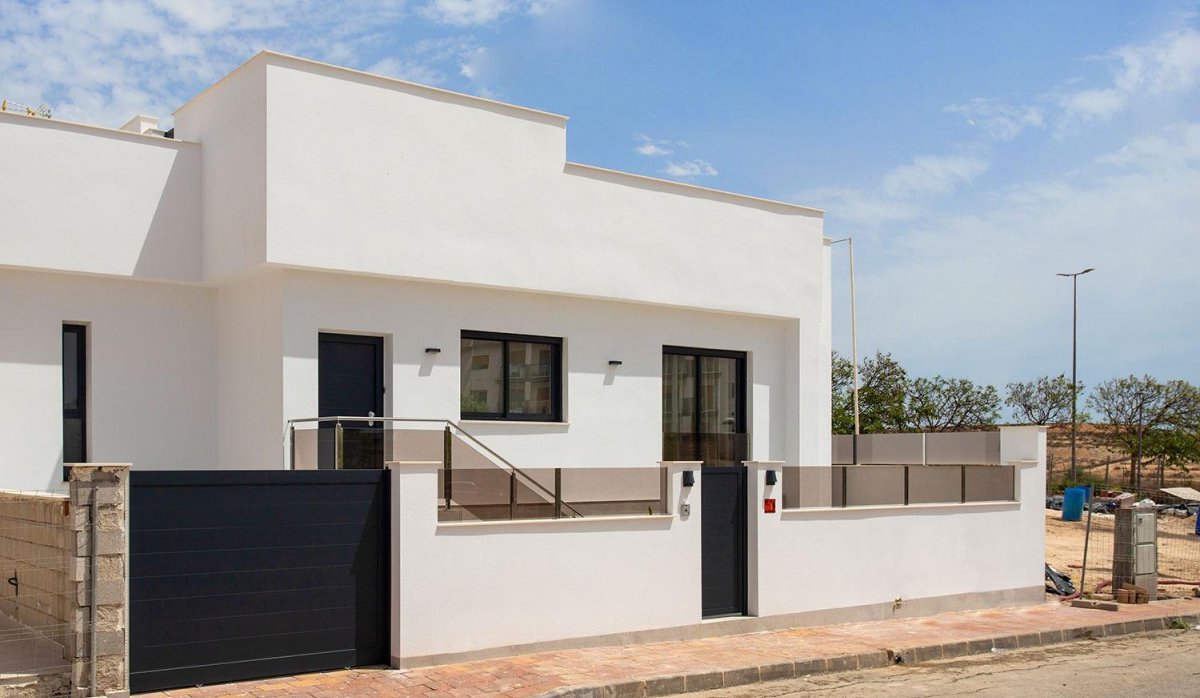 Новое здание - Semidetached - Sucina